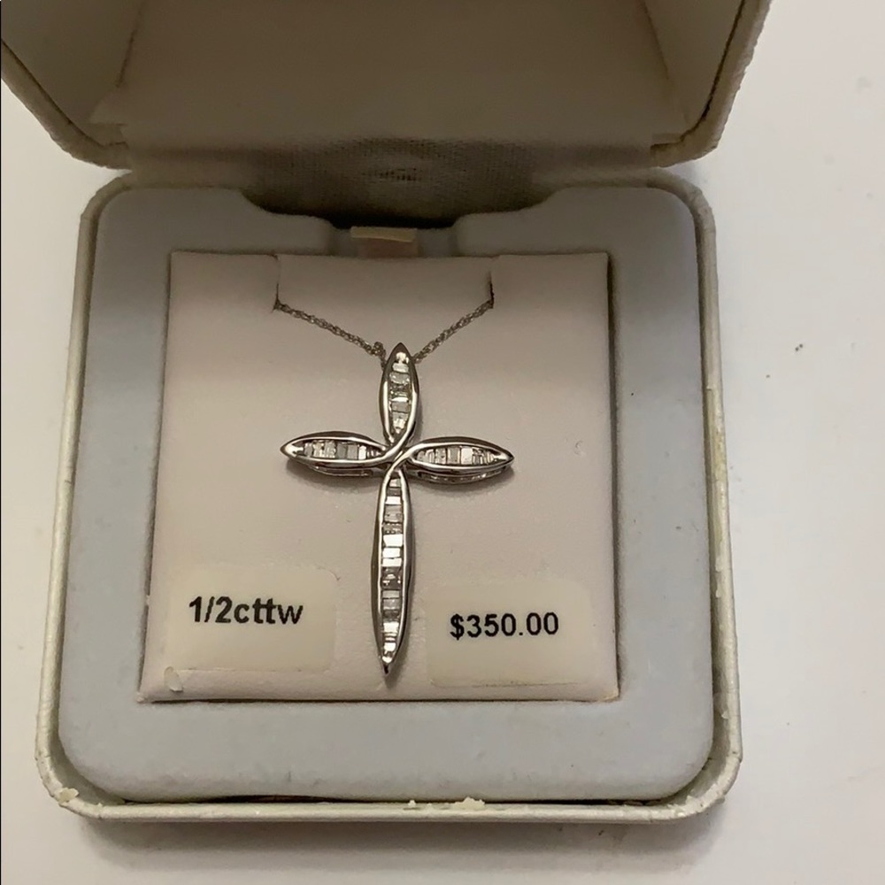 1/2 cctw Diamond Cross Necklace NWT
